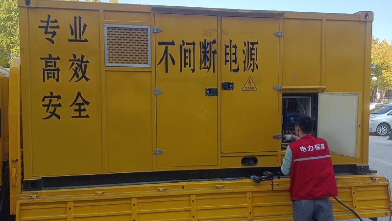 榆树柴油发电机组和UPS电源配合使用时，如何避免切换过程中的电力中断？